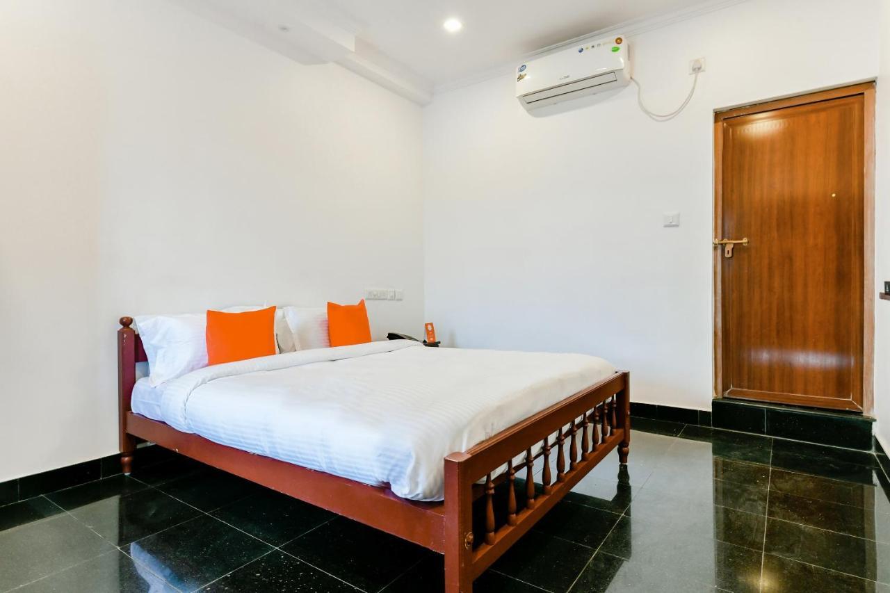 Spot On 39480 Vattekad Tourist Home Kochi Exterior foto