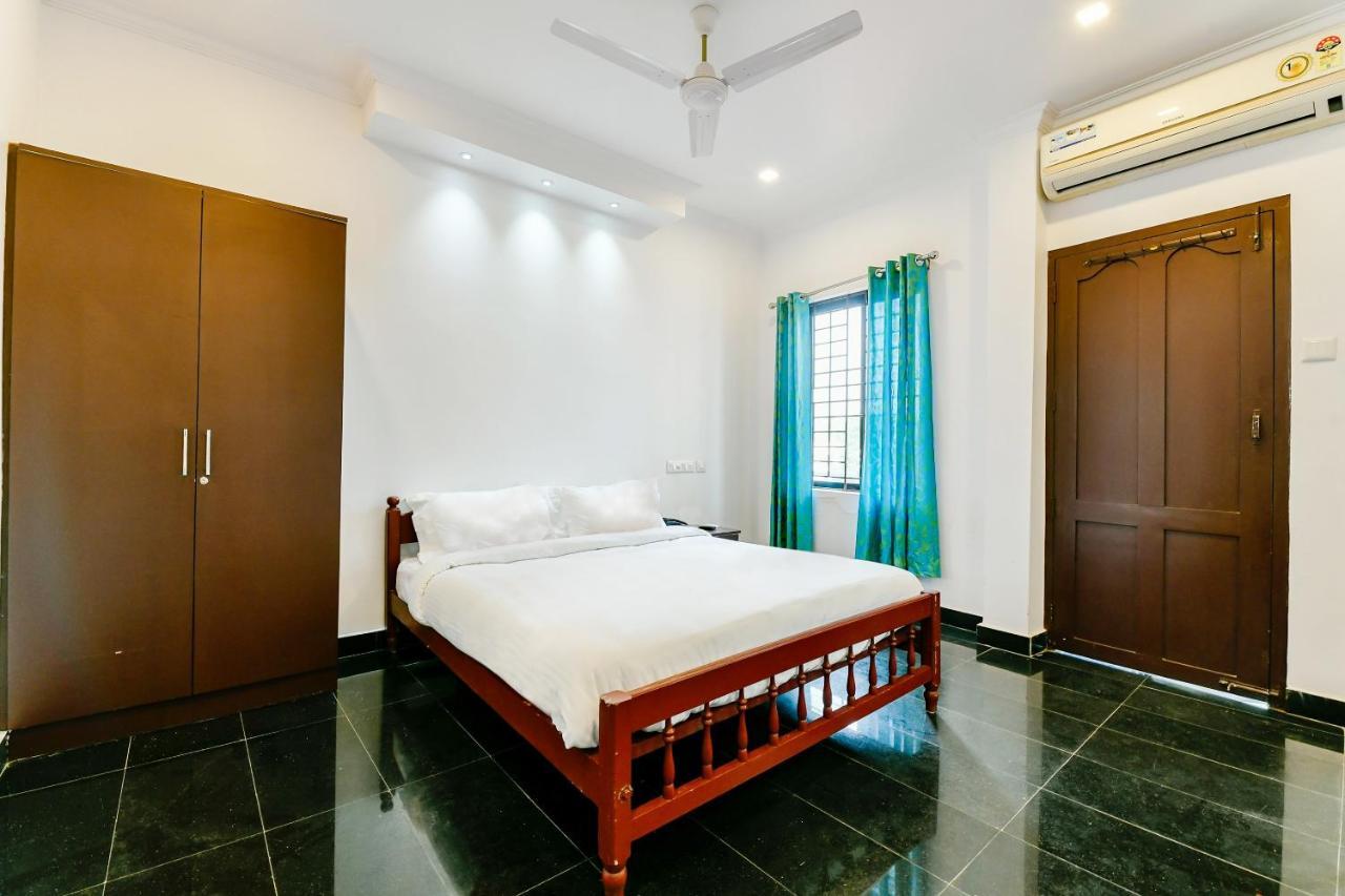 Spot On 39480 Vattekad Tourist Home Kochi Exterior foto
