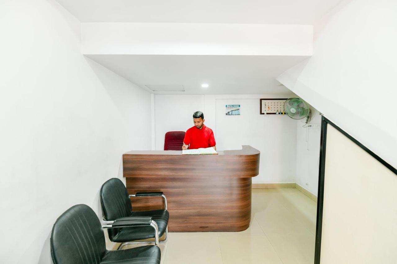 Spot On 39480 Vattekad Tourist Home Kochi Exterior foto
