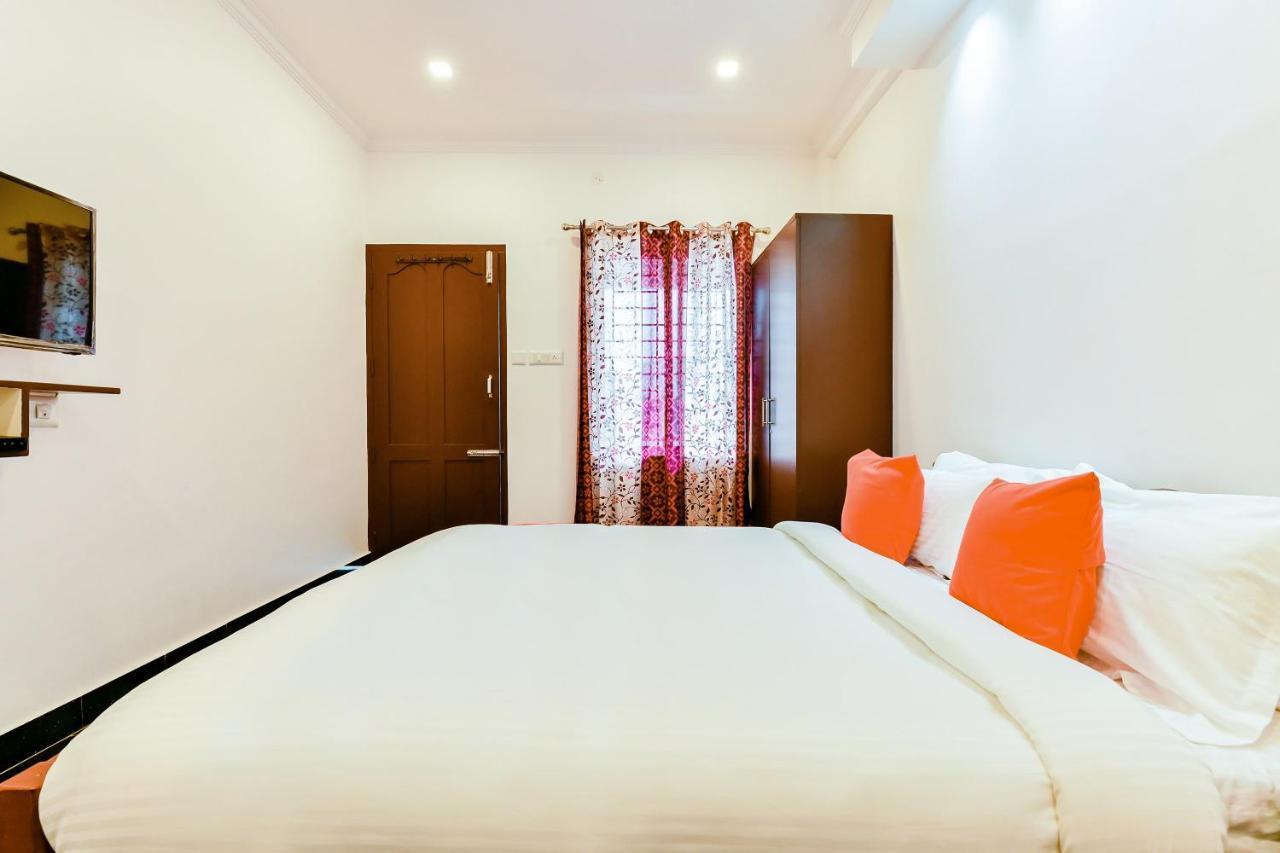 Spot On 39480 Vattekad Tourist Home Kochi Exterior foto