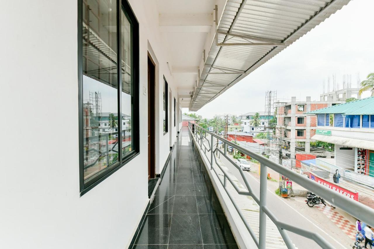Spot On 39480 Vattekad Tourist Home Kochi Exterior foto