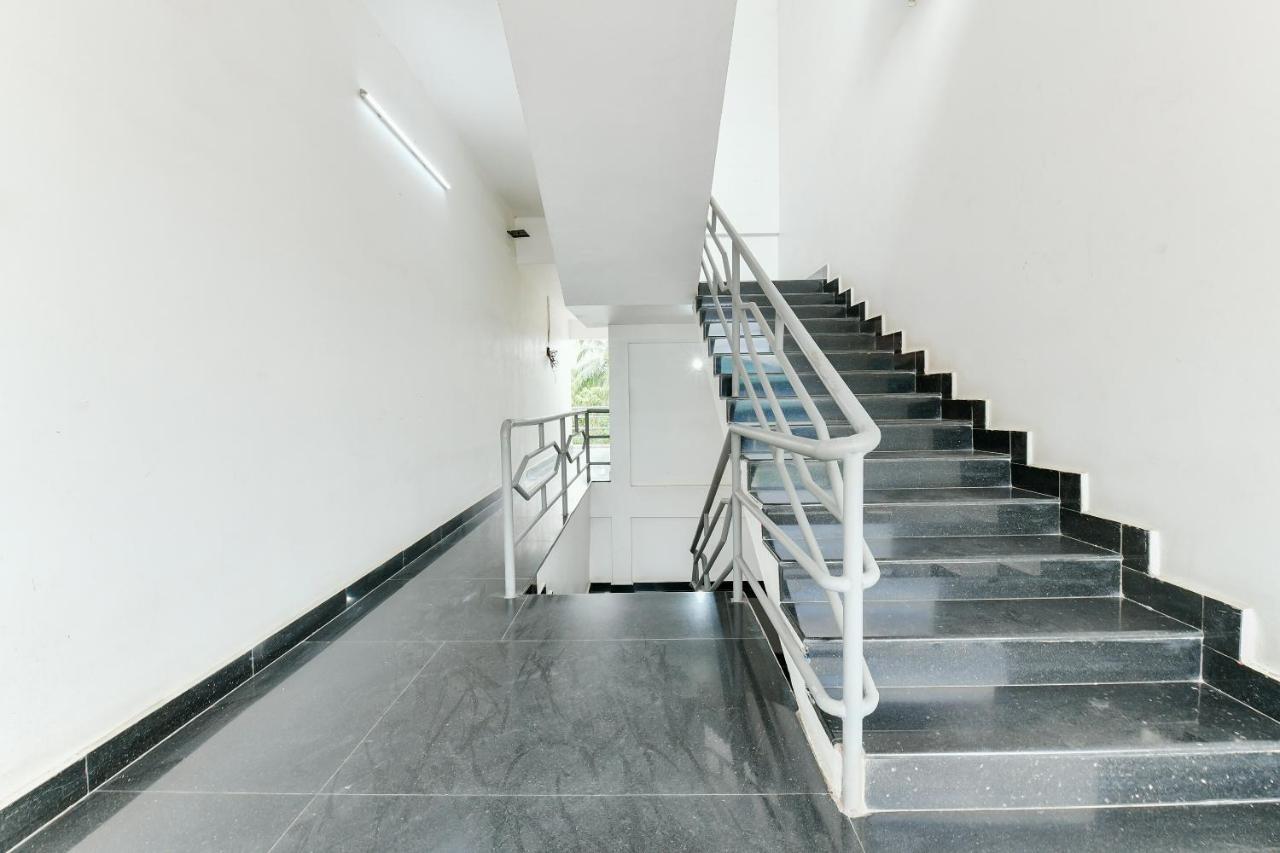 Spot On 39480 Vattekad Tourist Home Kochi Exterior foto