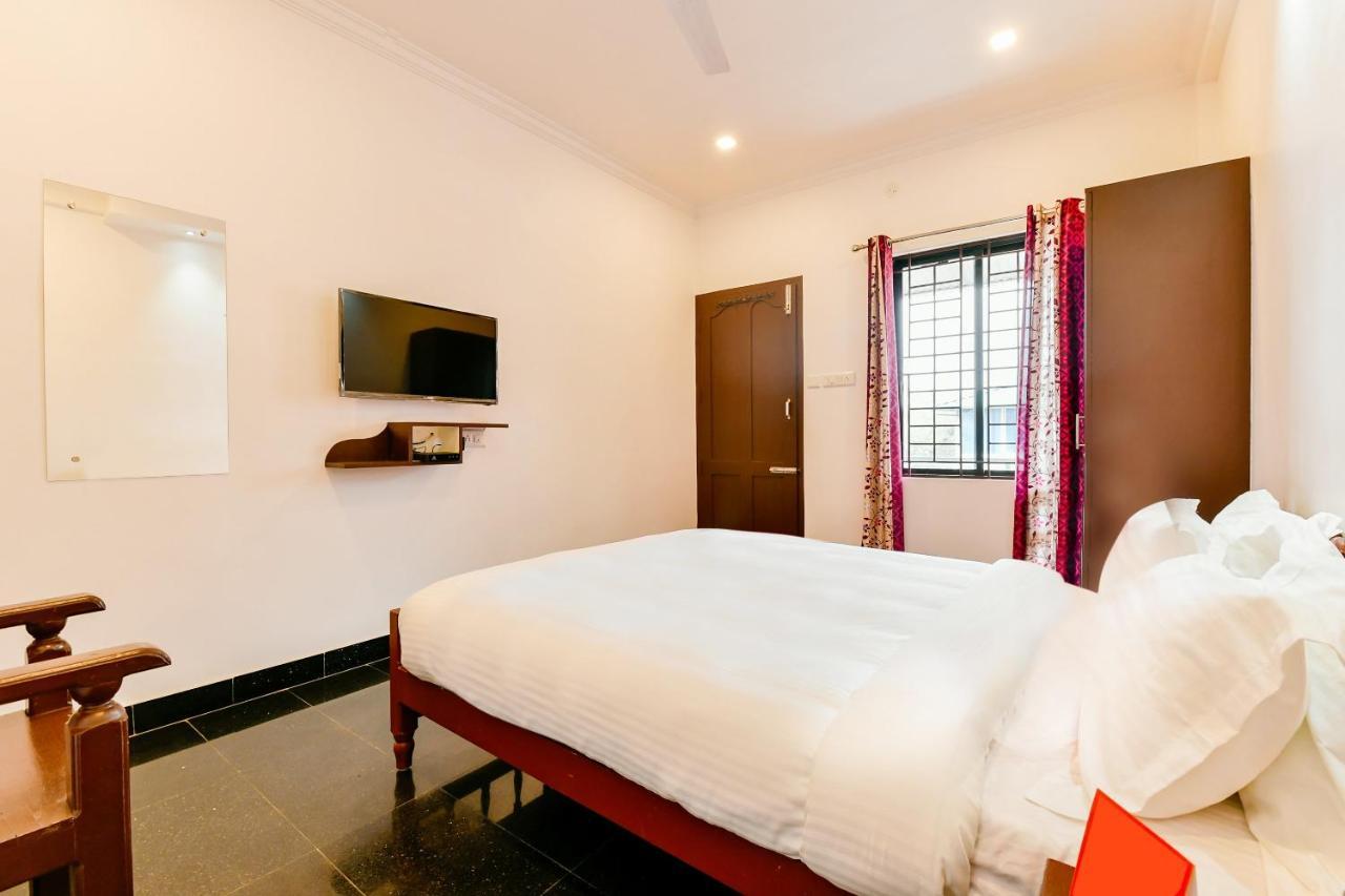 Spot On 39480 Vattekad Tourist Home Kochi Exterior foto