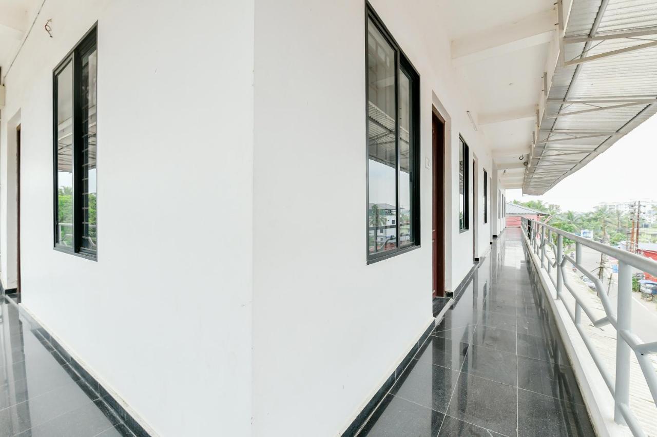Spot On 39480 Vattekad Tourist Home Kochi Exterior foto