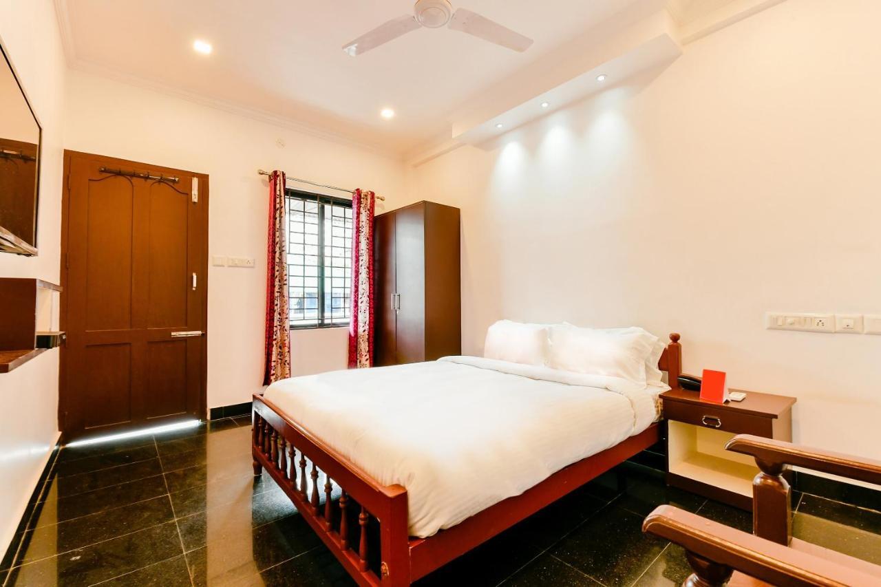 Spot On 39480 Vattekad Tourist Home Kochi Exterior foto